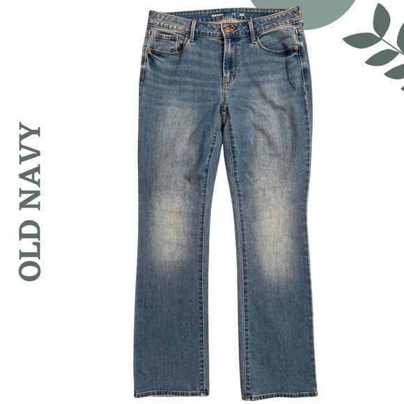 🛍️3/$40 Old Navy Kicker Bootcut Mid-Rise Jeans – Blue Denim Size 8 - Picture 3 of 9